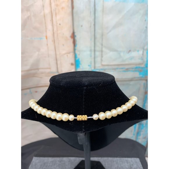 Creamy Yellow/White Faux Pearl Necklace - Picture 3 of 5